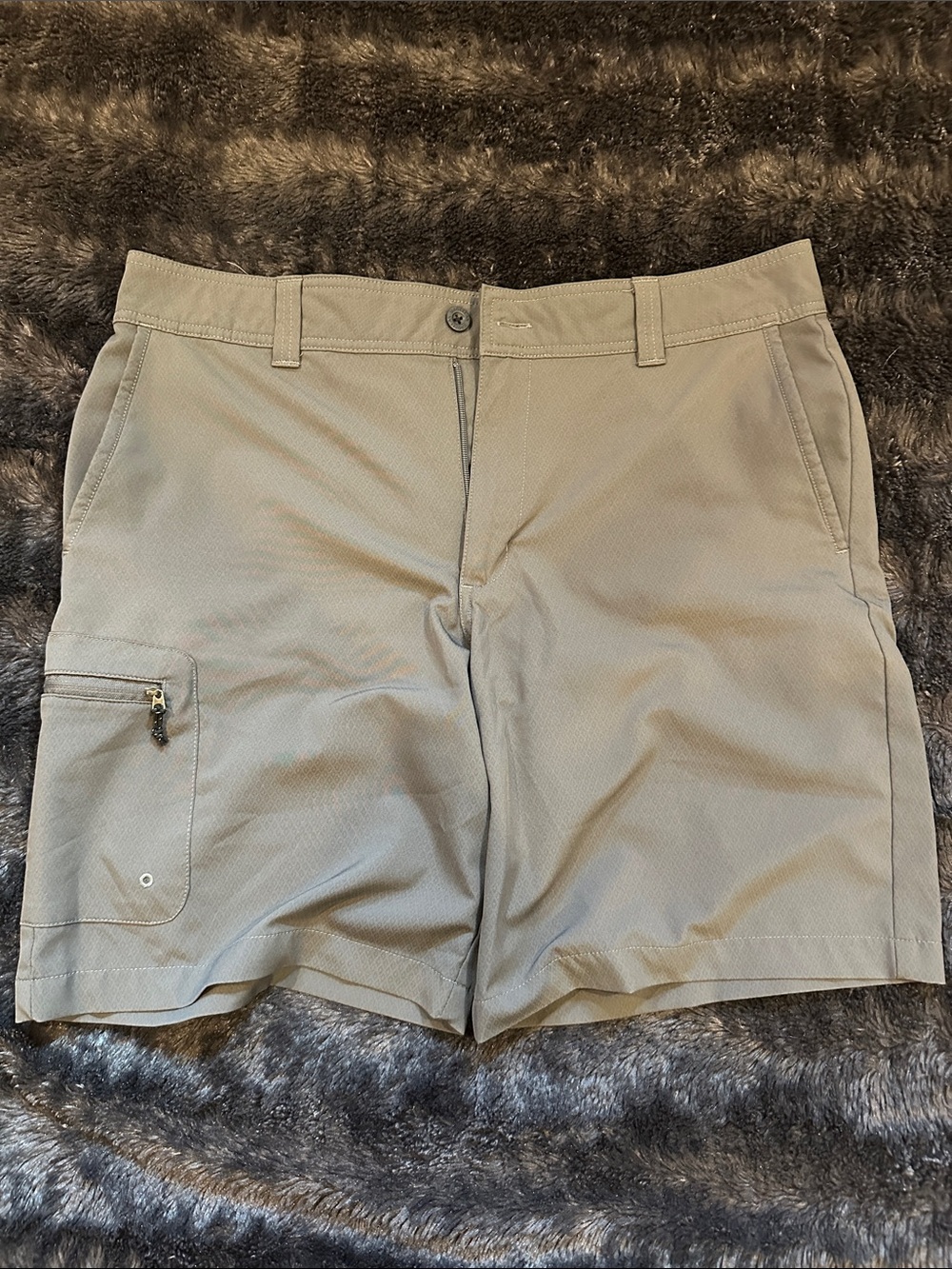Magellan Outdoors Gray Cargo Shorts with Zippered Side Pocket